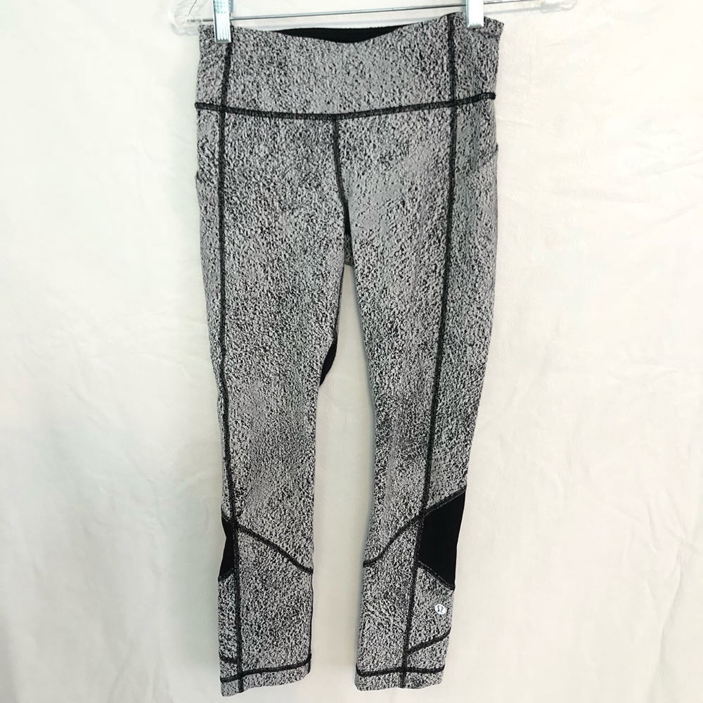 Lululemon Leggings - black and white - Size 4